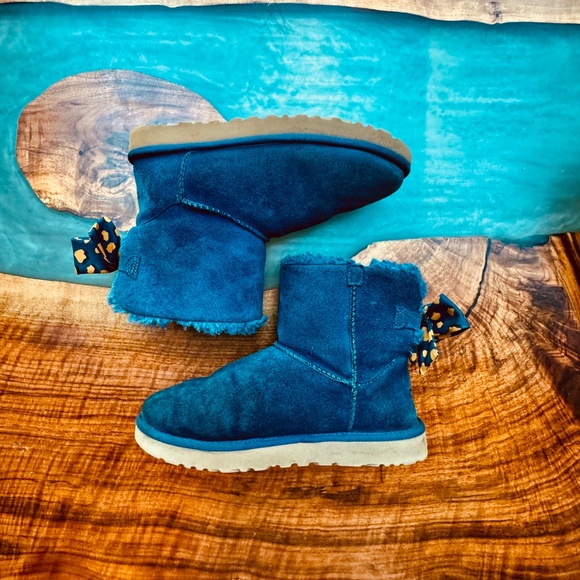 RARE Ugg Mini Bailey Retro Spots Ocean Boots, Women's Size 8,  Free Shipping! - Picture 1 of 7
